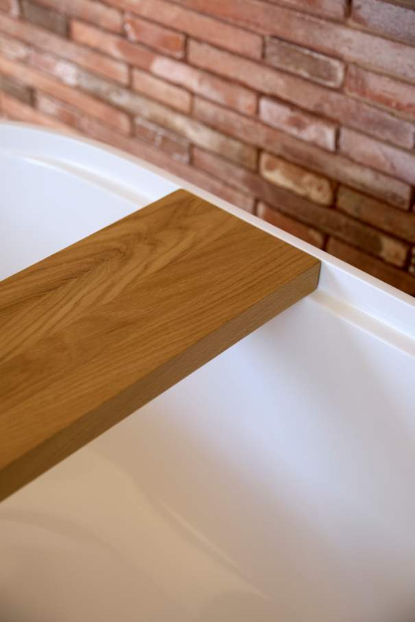 The layout of Casa IV transforms the bathroom into a fluid part of the living space, enhancing the overall living experience. The integration of the Tura bath, WC, and over-countertop basin creates a sense of calm and sophistication, while the Nu Stripes faucet introduces a dynamic element. The bath transcends the functional, becoming a focal point in the bedroom and a symbol of the essence of Mediterranean living. This home is an example of how Roca's products enrich the living experience, creating a seamless blend of functionality and design, in keeping with the project's philosophy of understated elegance and thoughtful detail.7
